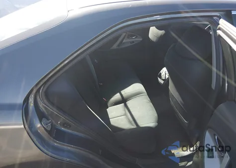 2010 Toyota Camry Se z USA, uszkodzony, nr VIN 4T1BF3EK2AU111061